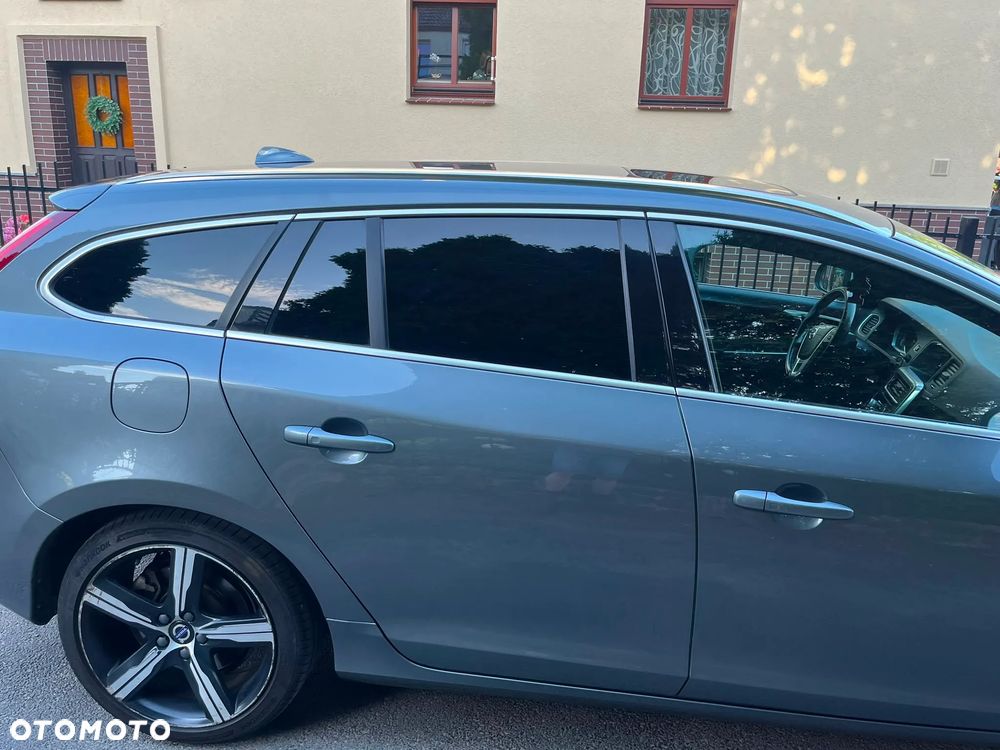 Volvo V60 D4 R-Design - 9