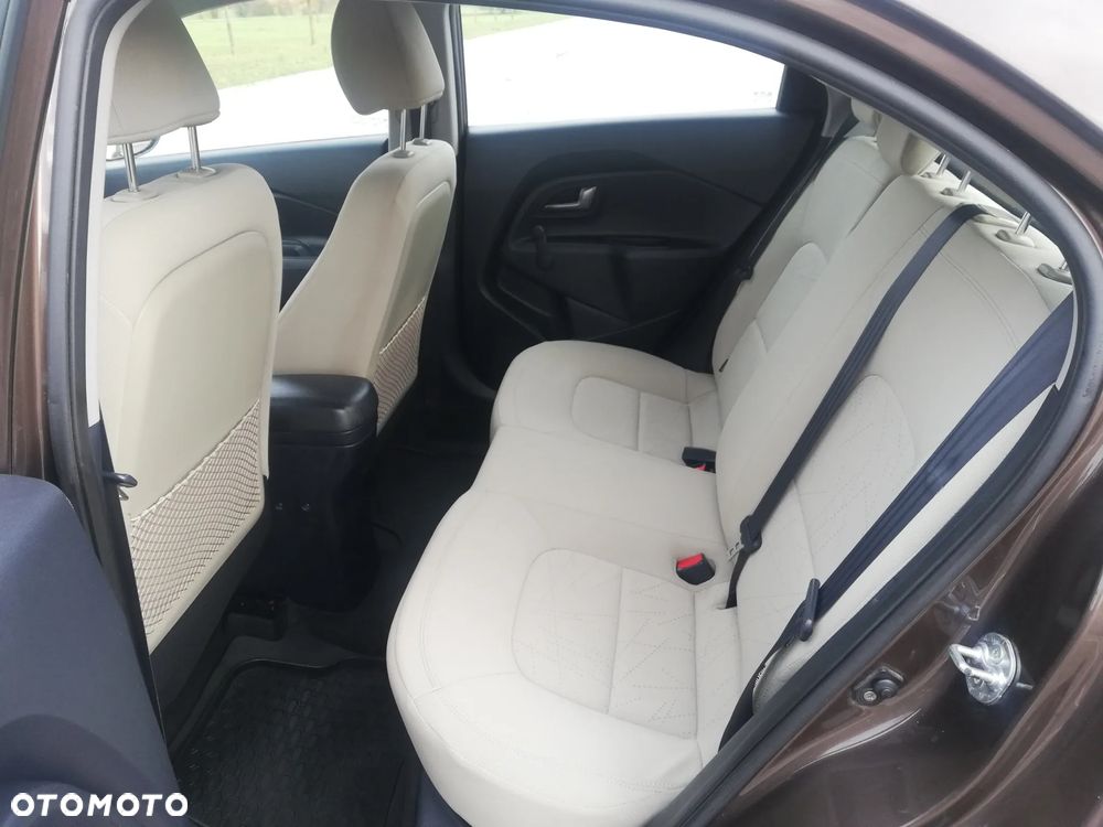 Kia Rio - 9