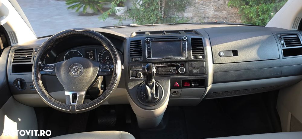 Volkswagen Caravelle - 10
