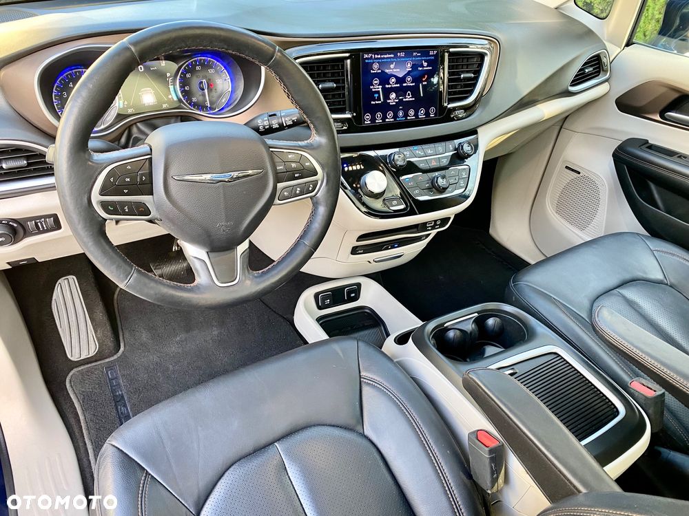 Chrysler Pacifica - 17