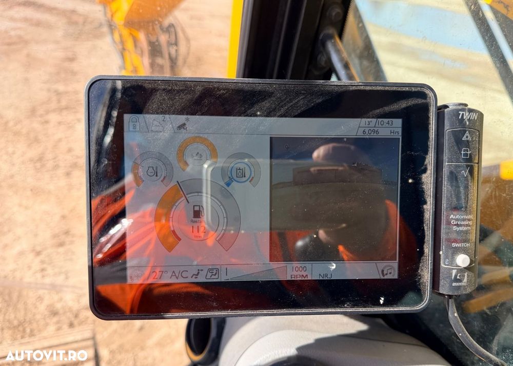 JCB 220X LC Excavator - 12