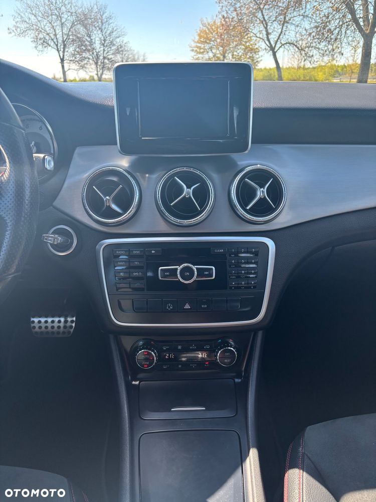 Mercedes-Benz CLA 250 7G-DCT - 13