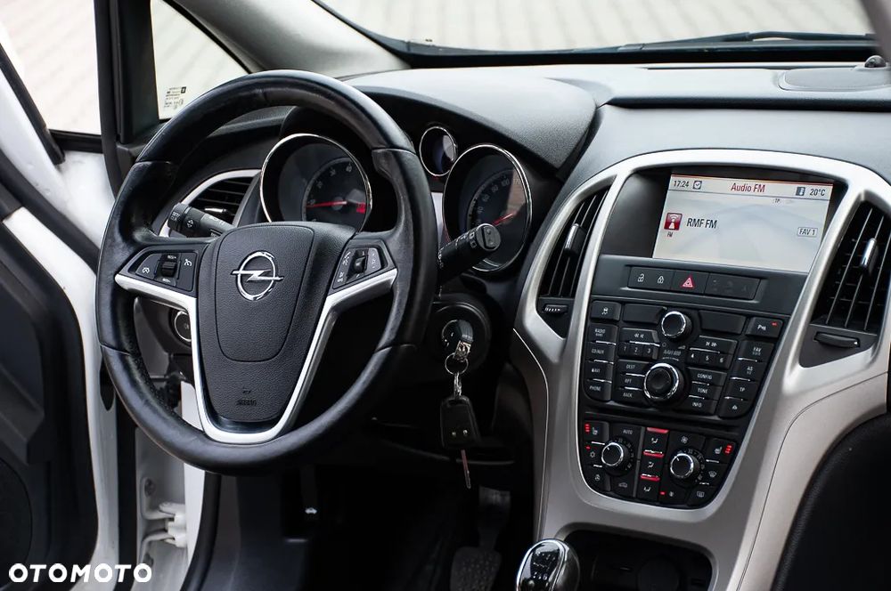 Opel Astra 1.6 Turbo 150 Jahre - 18