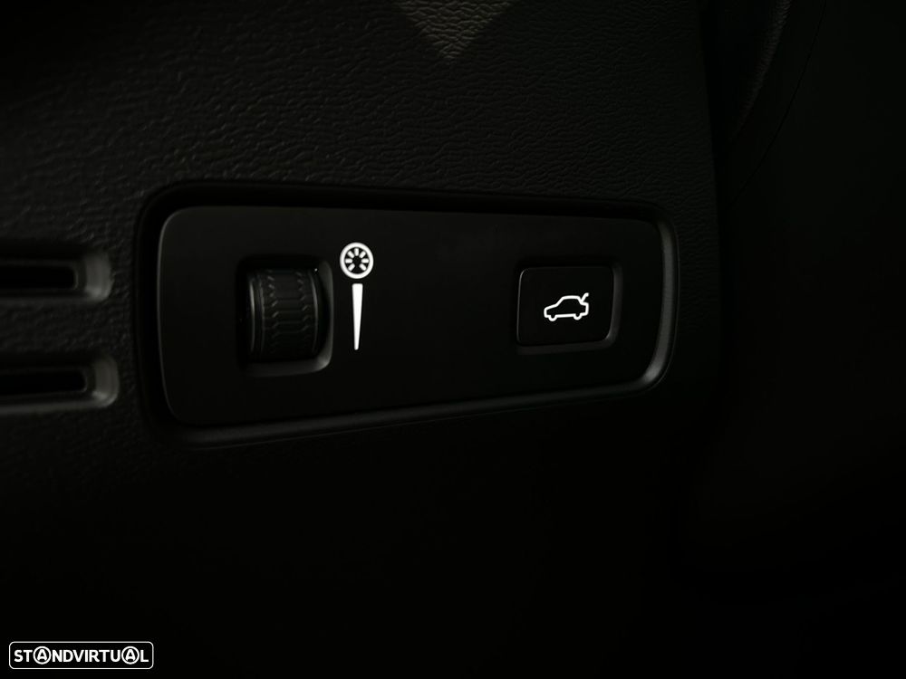 Volvo XC 40 2.0 D3 Momentum Plus Geartronic - 29