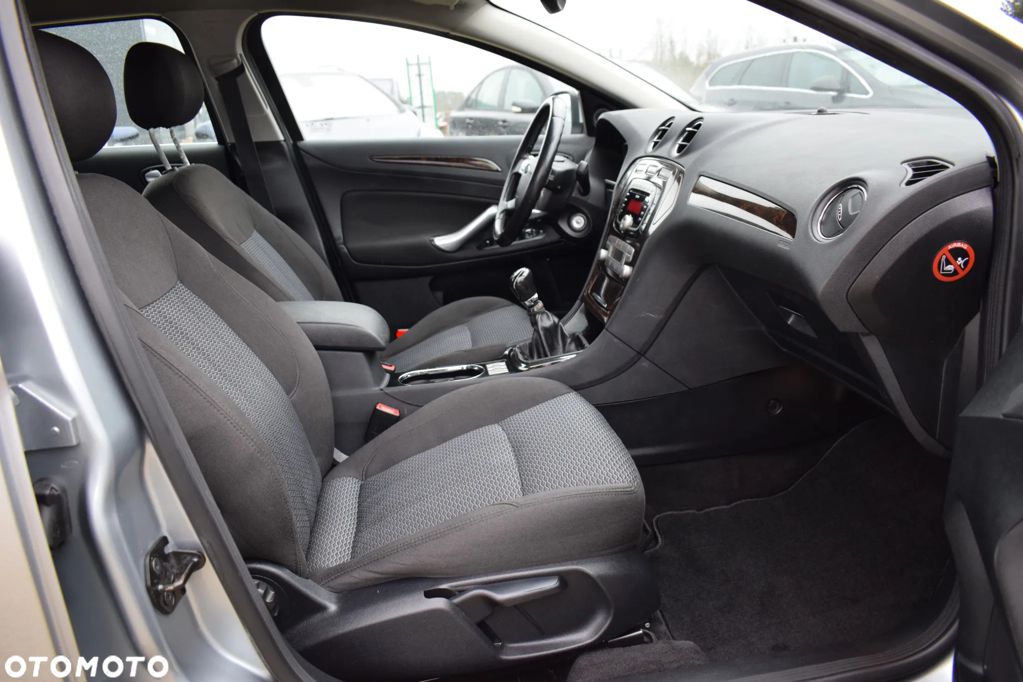 Ford Mondeo 2.0 Ghia - 16