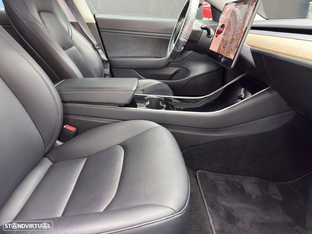 Tesla Model 3 - 35