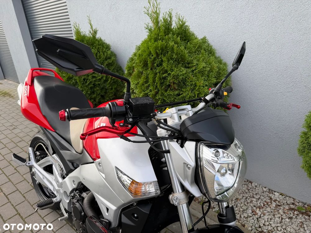 Suzuki GSR - 10