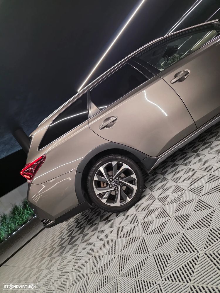 Toyota Auris Touring Sports 1.8 HSD Comfort +P.Techno+P.Sport - 9