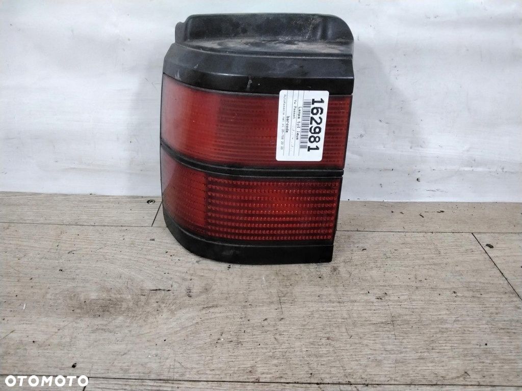 VW PASSAT B3 KOMBI LAMPA TYŁ LEWA - 1