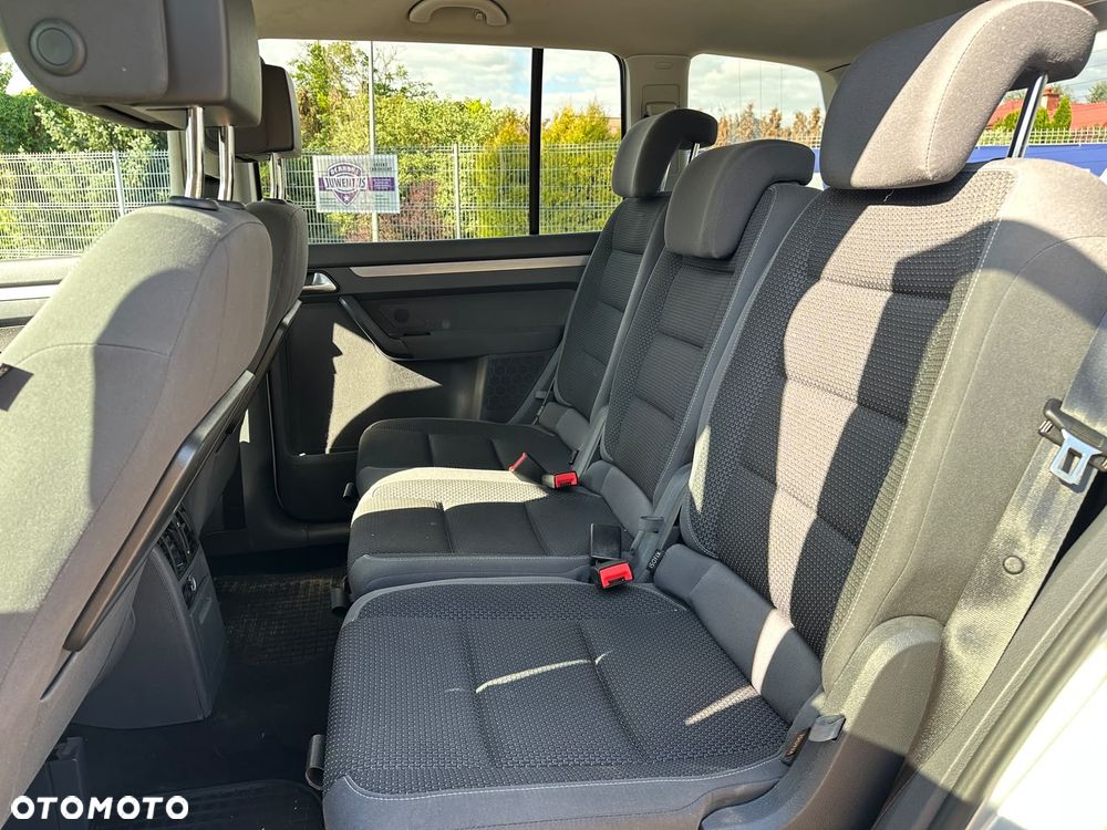 Volkswagen Touran 2.0 TDI DPF BlueMotion Technology DSG Highline - 8