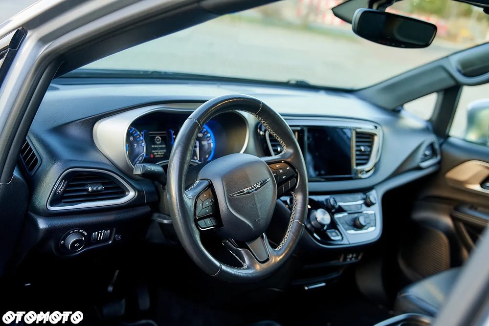 Chrysler Pacifica - 10