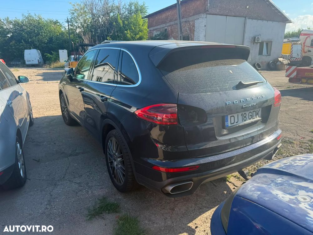 Porsche Cayenne 3.0 L V6 - 3