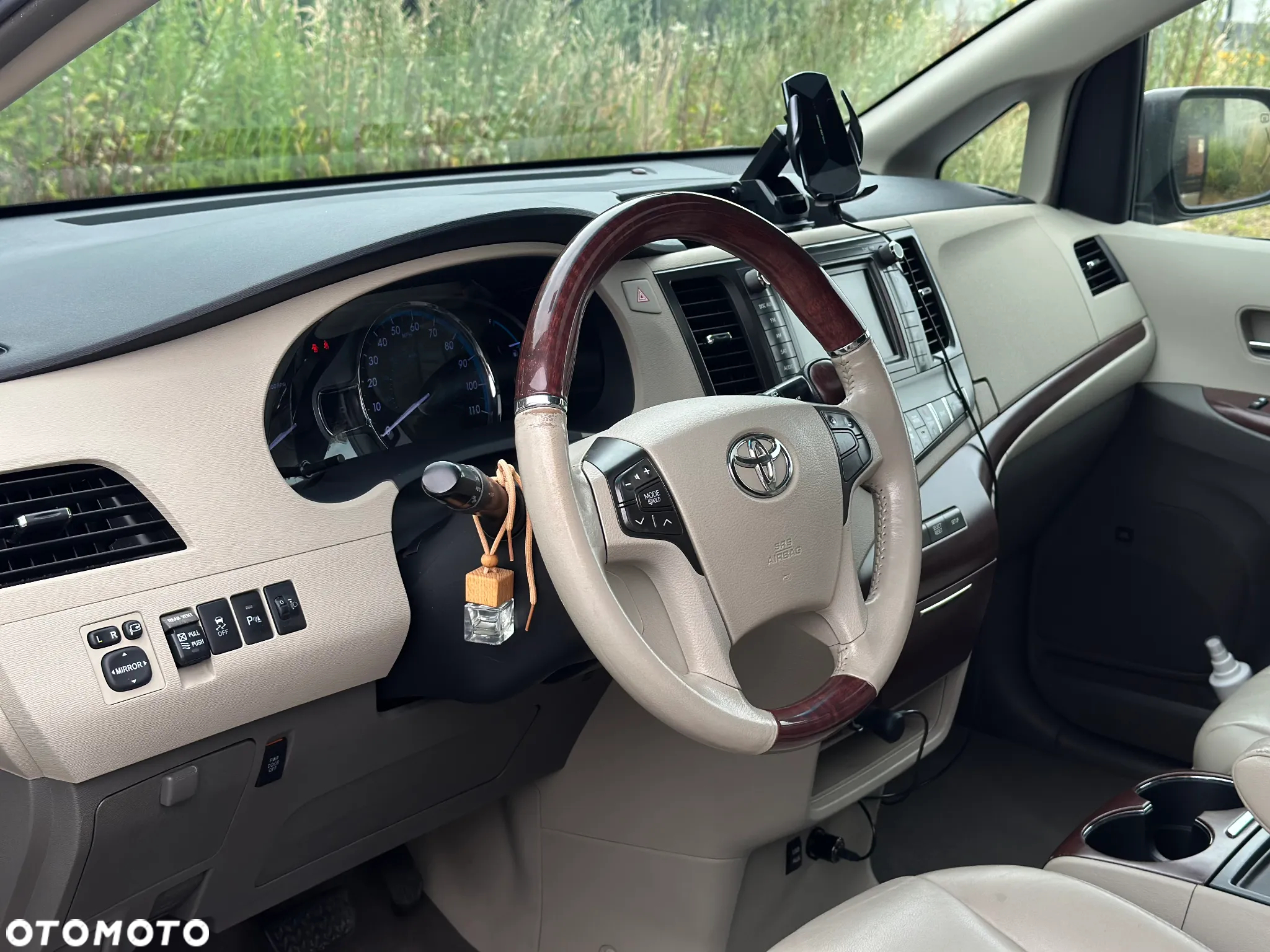 Toyota Sienna - 9