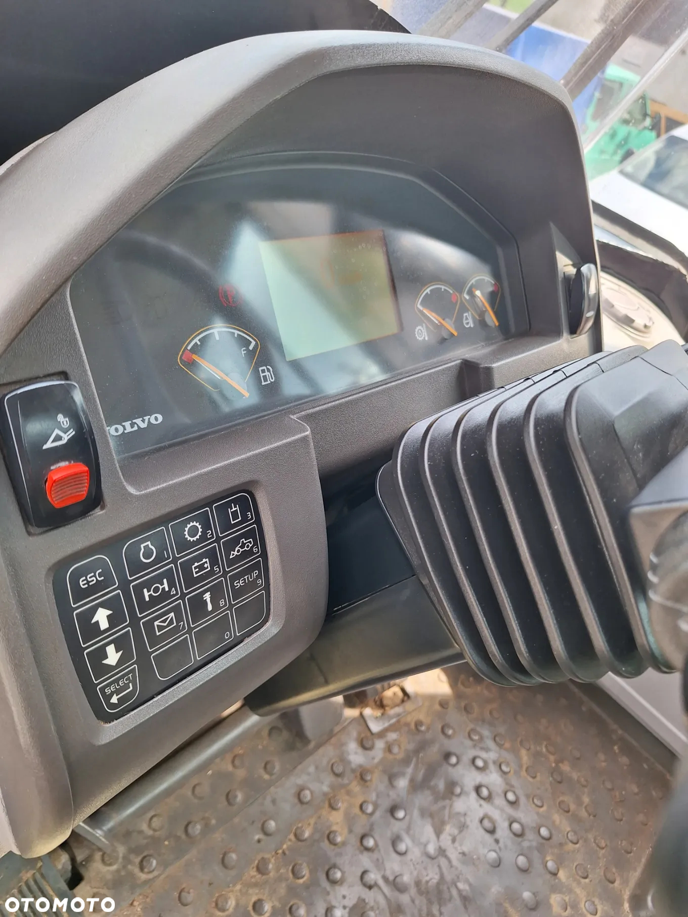 Volvo L120F - 12