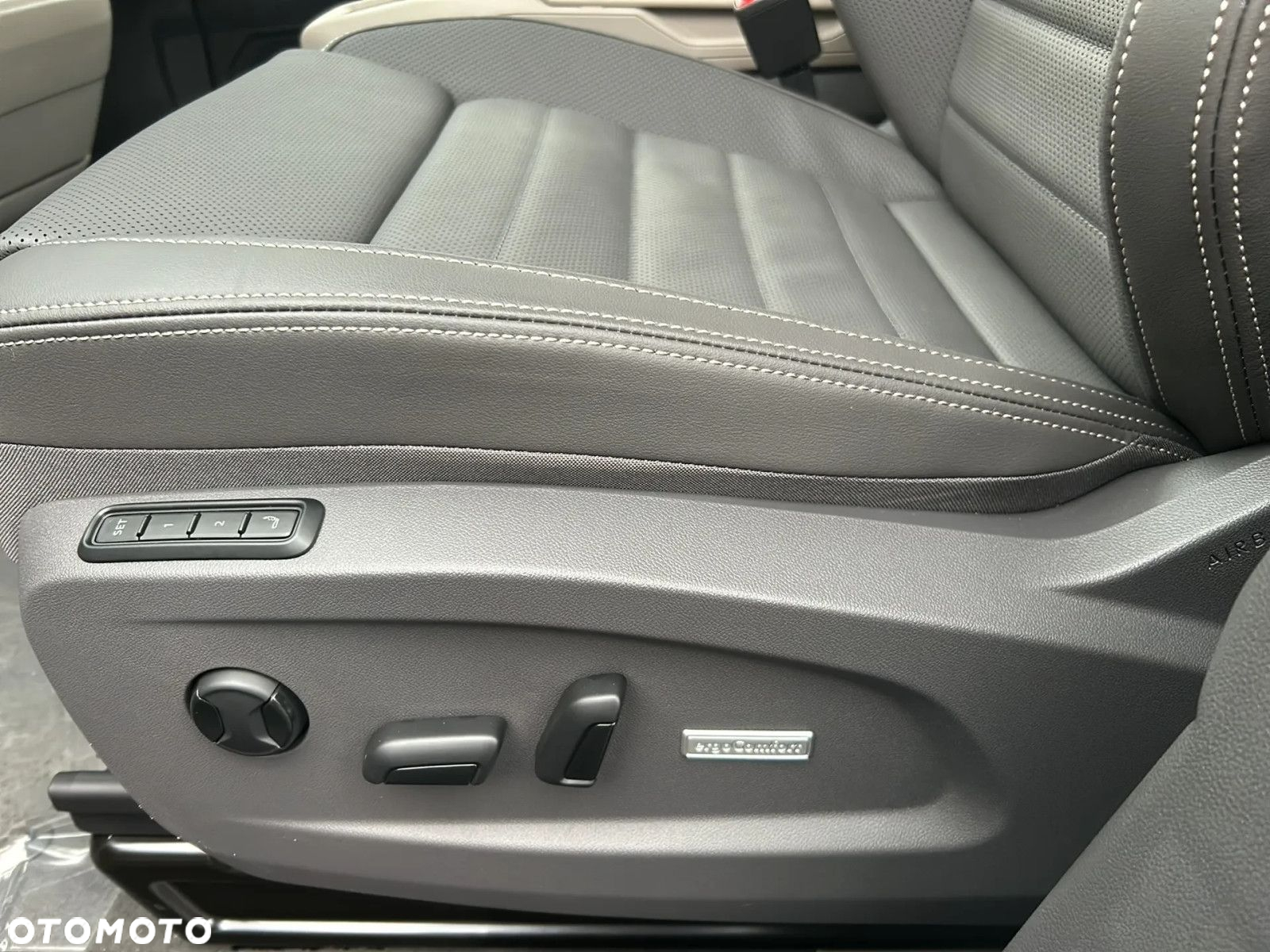 Volkswagen Multivan 2.0 TSI L2 Style DSG - 24