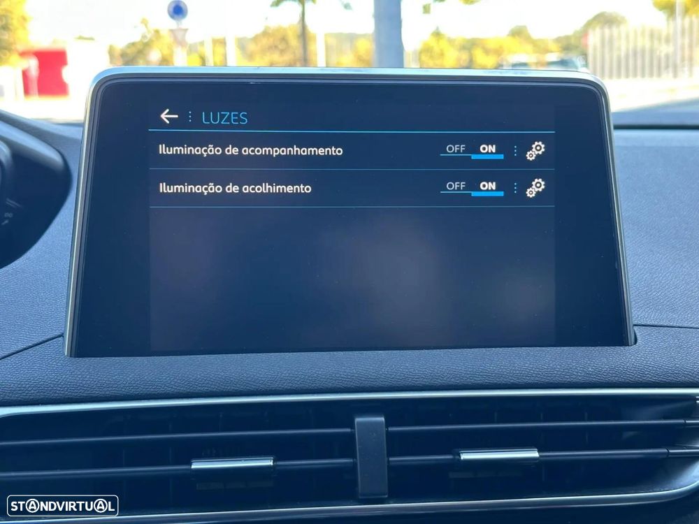 Peugeot 3008 PureTech 130 Stop & Start GPF EAT8 Allure - 33