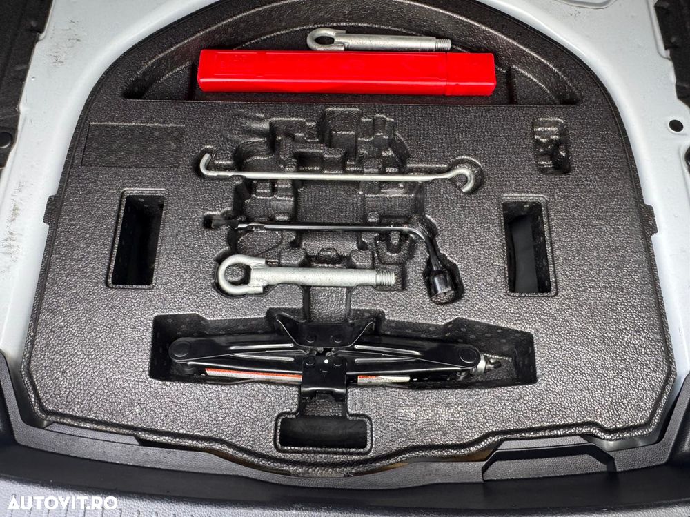 Toyota Corolla 1.8 HSD Business - 11