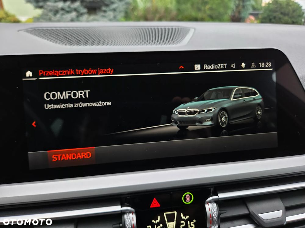 BMW Seria 3 330i Touring xDrive Sport Line - 31