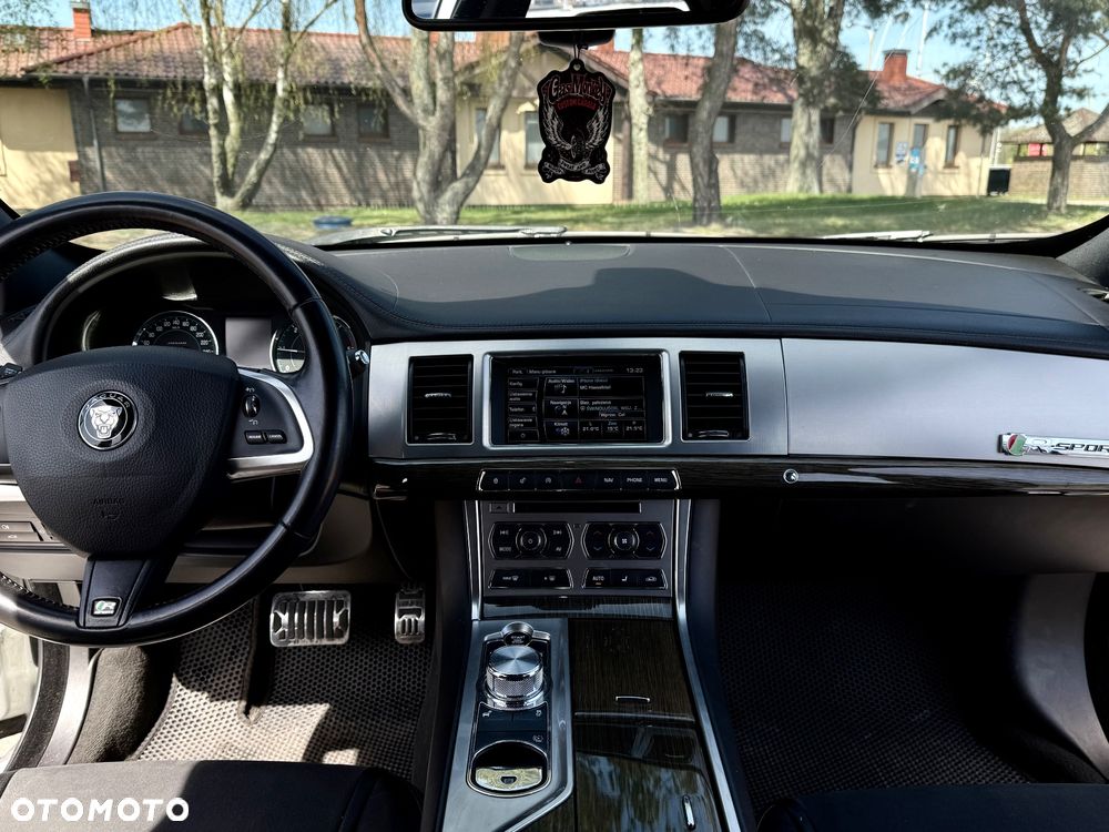 Jaguar XF 2.2 D R-Sport - 15