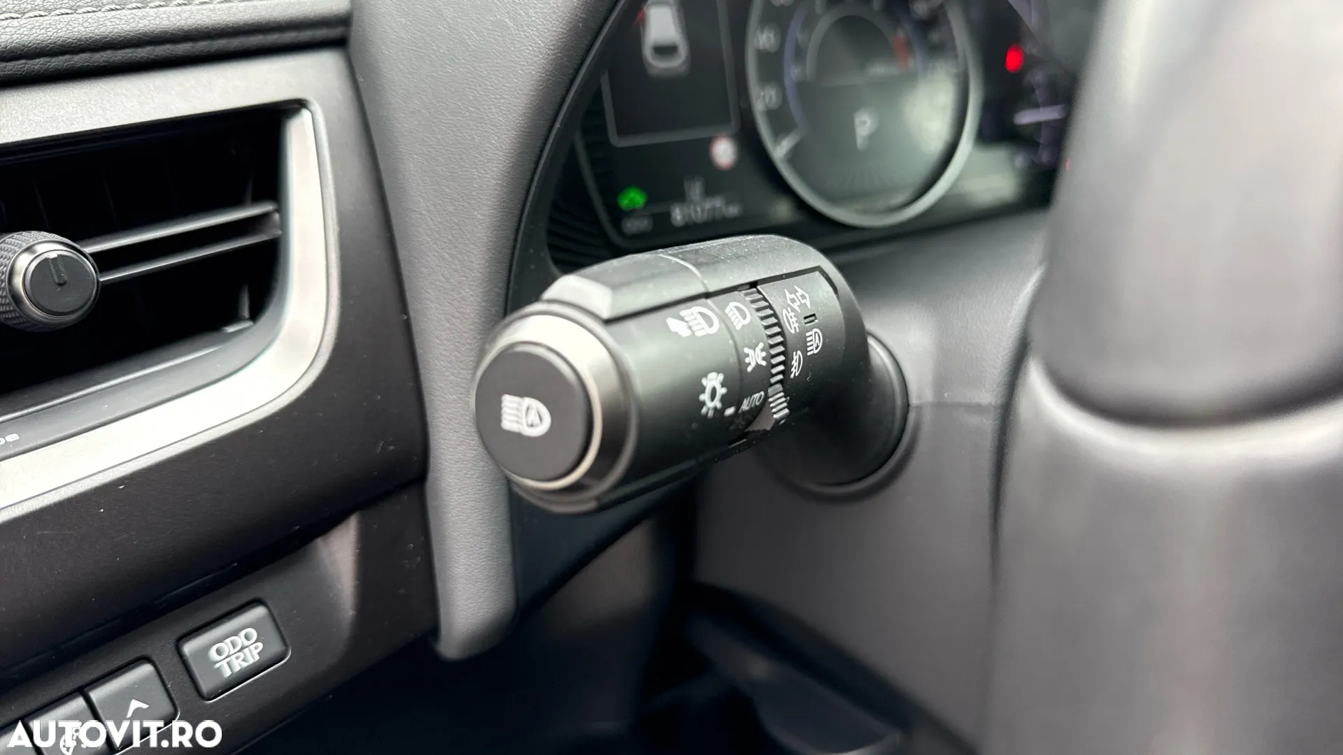Lexus UX 250h 2.0L HEV 20H- (178 HP) 4X4 CVT Executive - 32