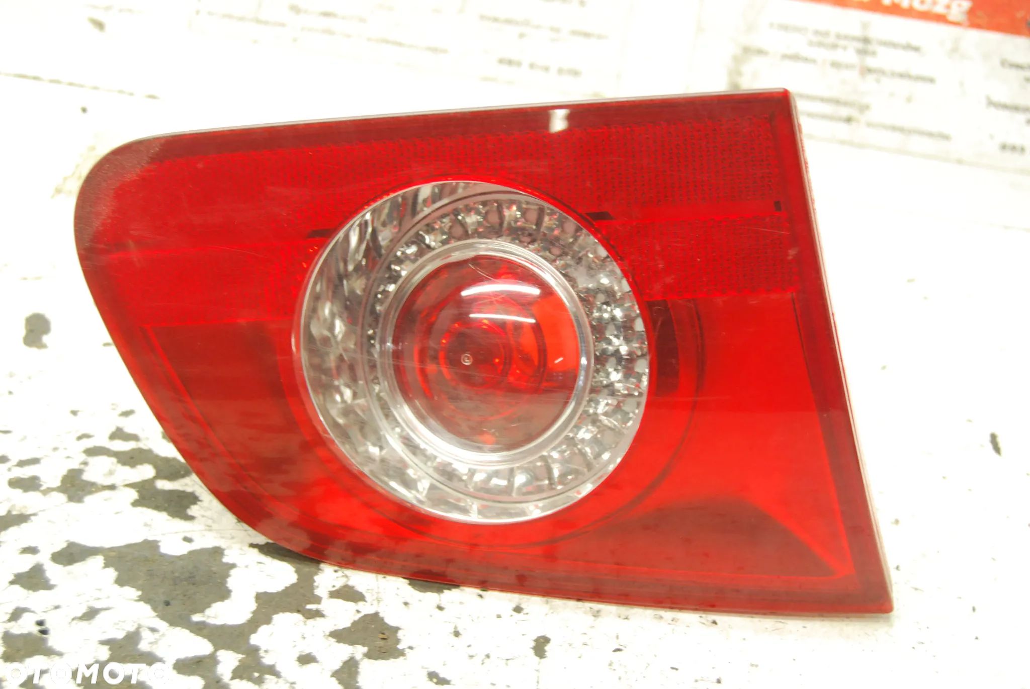 LAMPA LEWY TYŁ LED W KLAPĘ VW PASSAT B6 KOMBI 3C9945093 - 1