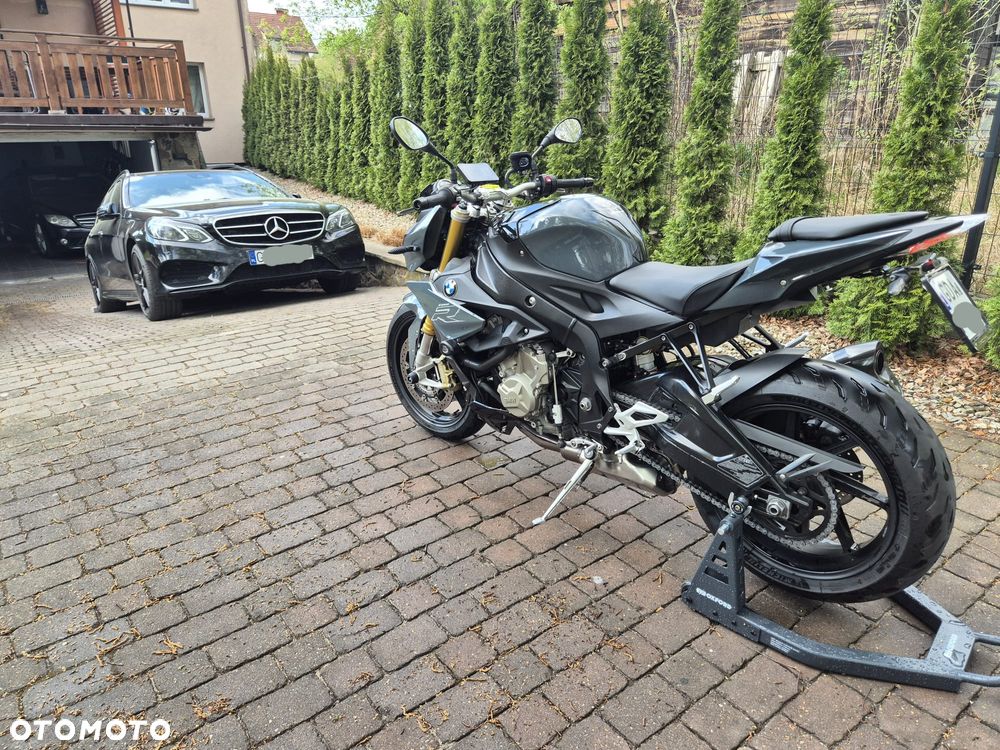 BMW S - 4