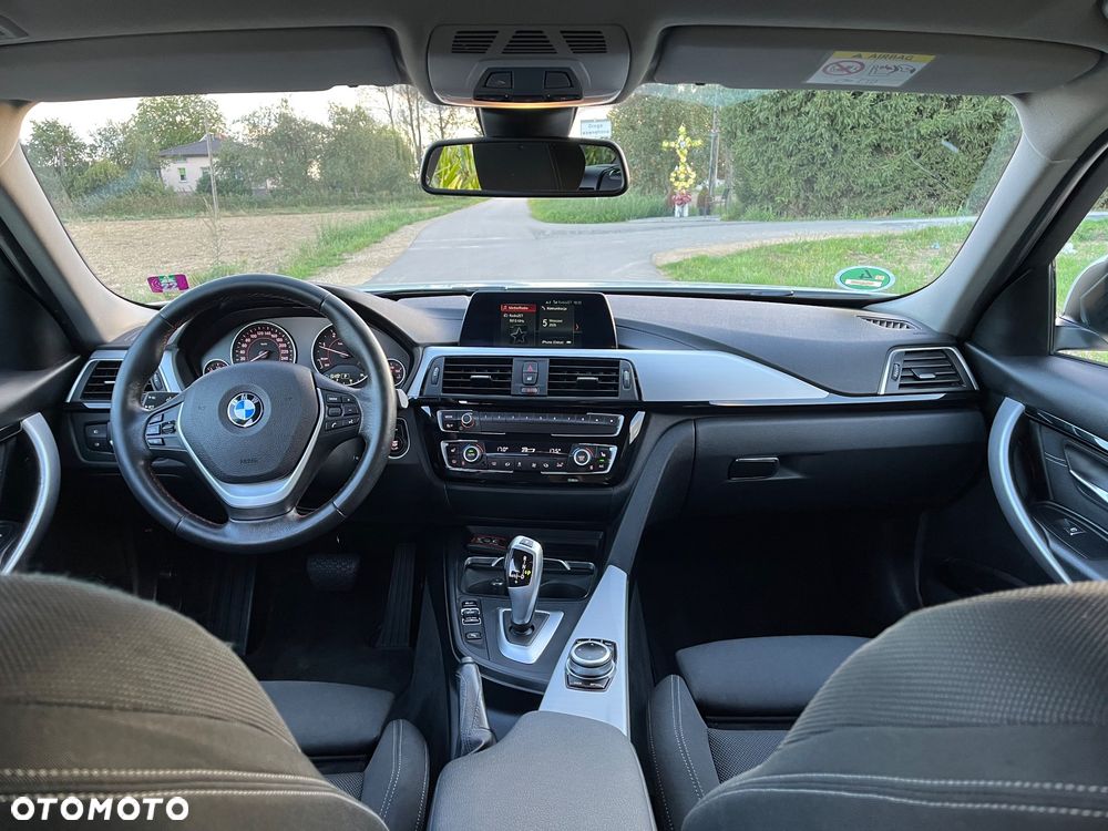 BMW Seria 3 320d Sport Line - 23