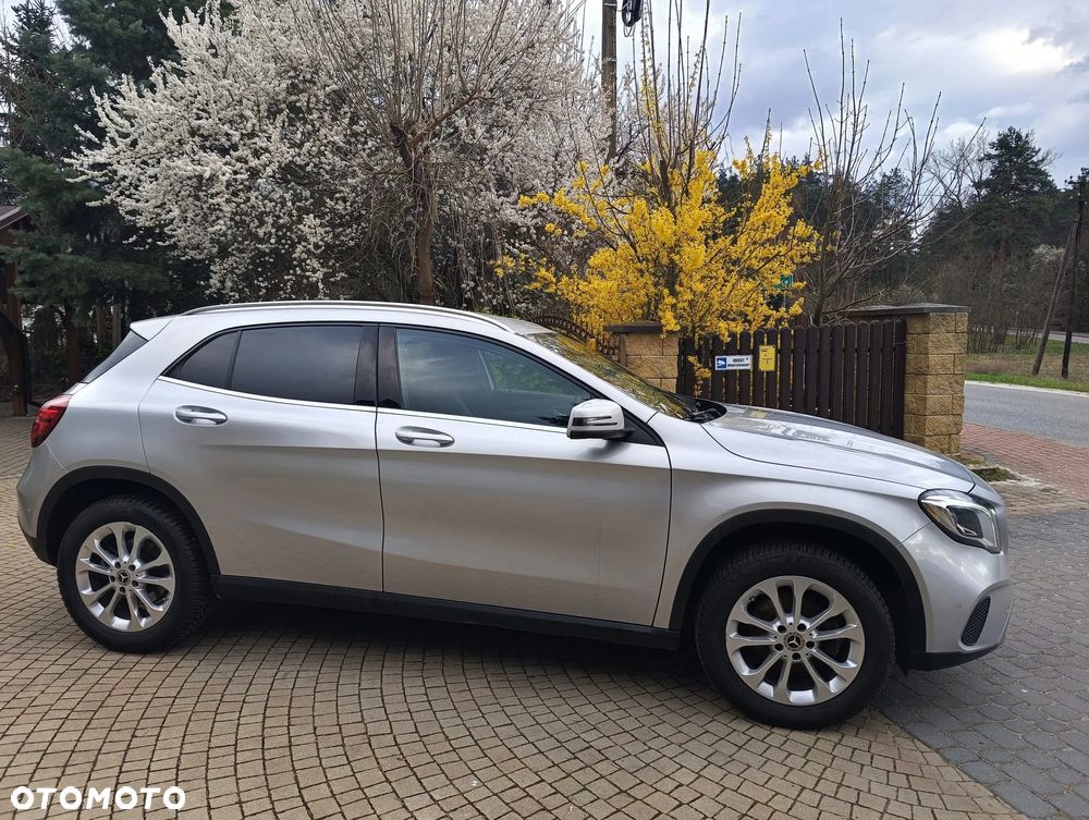 Mercedes-Benz GLA 180 Urban - 15