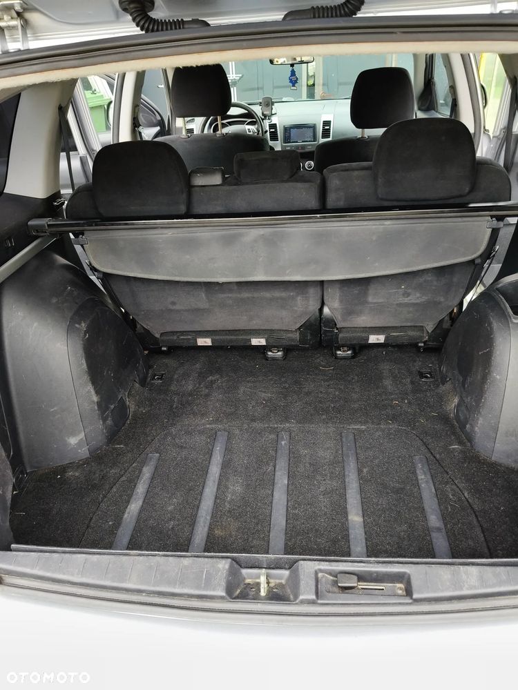 Mitsubishi Outlander - 23