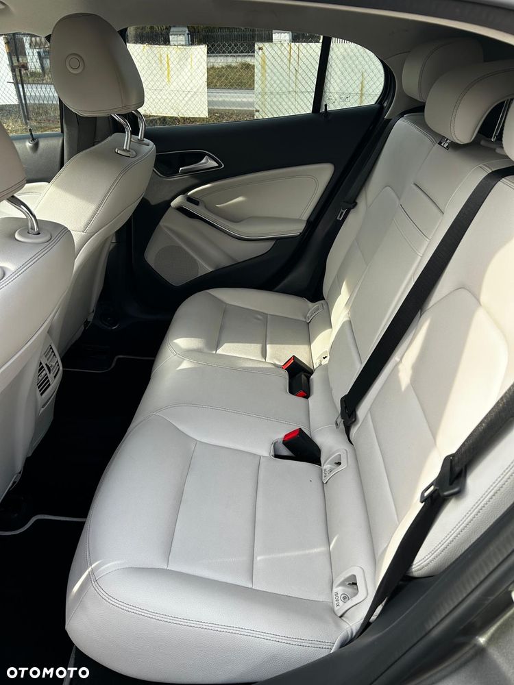 Mercedes-Benz GLA 250 4Matic 7G-DCT StreetStyle - 7