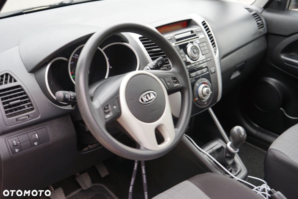 Kia Venga - 30