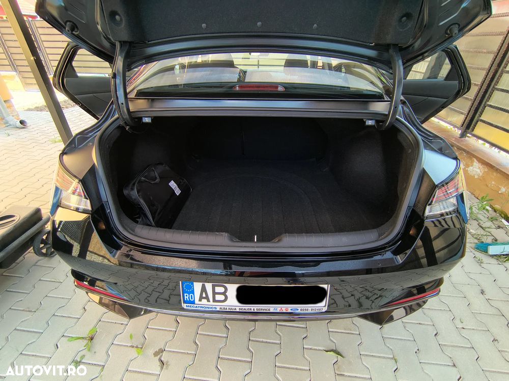Hyundai Elantra 1.6 l 123 CP 6MT Highway - 13