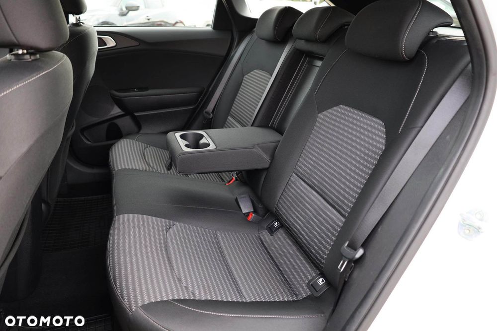 Kia Ceed 1.5 T-GDI M - 35