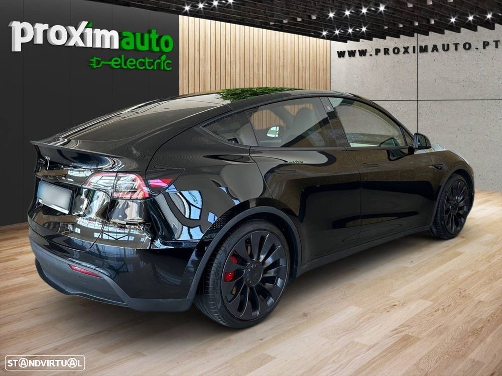 Tesla Model Y Performance Dual Motor AWD - 18