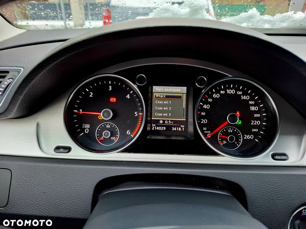 Volkswagen Passat 2.0 TDI DPF DSG Highline - 24