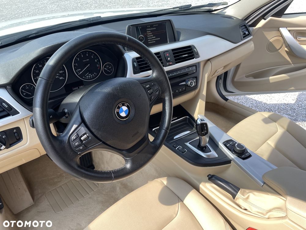 BMW Seria 3 328i xDrive - 33