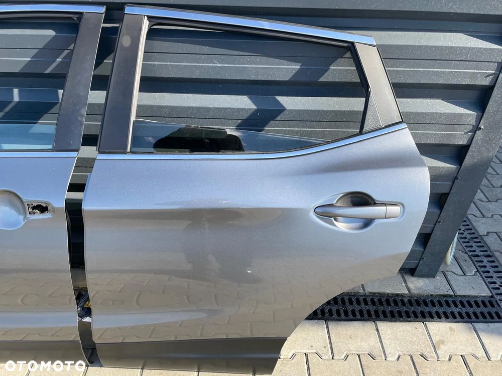 NISSAN QASHQAI II J11 DRZWI LEWY TYŁ KOLOR KAD G
