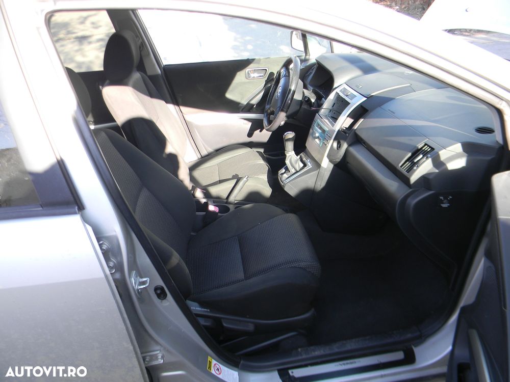 Dezmembrari  Toyota COROLLA verso  2004  > 2009 2.2 D-4D Motorina - 25