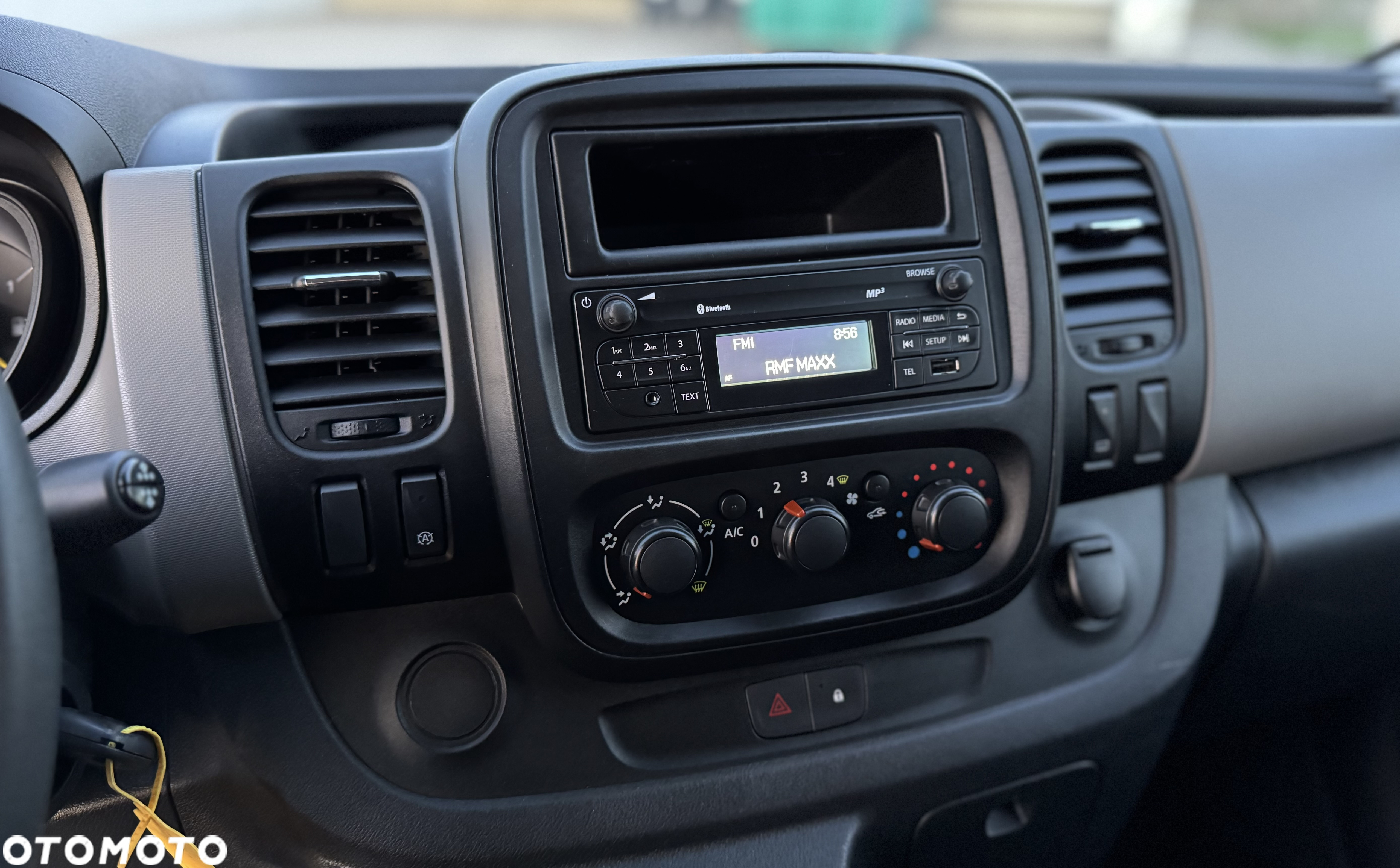 Renault TRAFIC III - 19