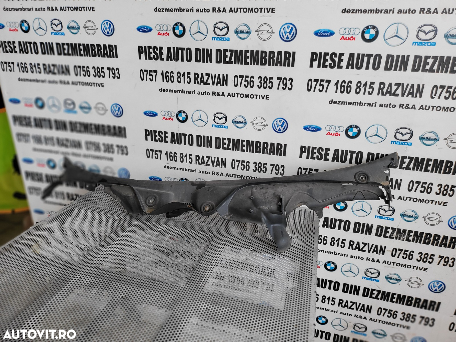 Grila Stergatoare Mercedes E Class W211 Volan Stanga Dezmembrez Mercedes E Class W211 2.7 Cdi Autom - 2