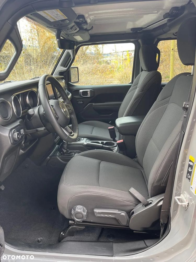 Jeep Wrangler - 9
