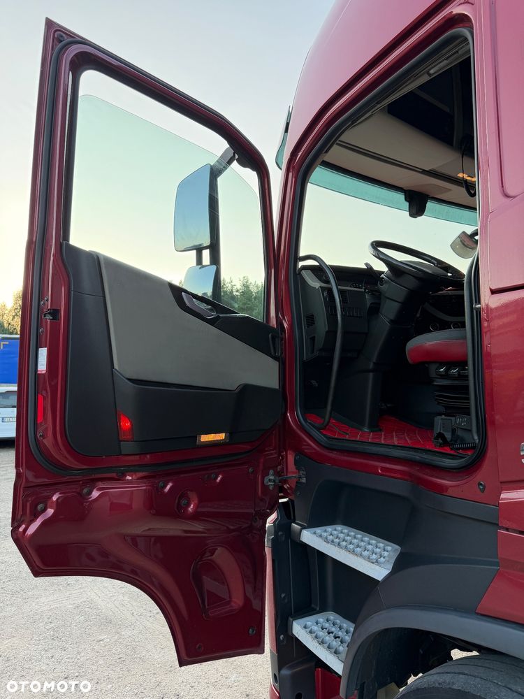 Volvo FH 500 XXL TELEWIZOR / KSENONY / FULL SPOJLERY / LAKIER METALIK / DŁUGA RAMA AKUMULATORY Z TYŁU / LAMPY LED / NAJWIĘKSZA KABINA XXL z TV / 2017 ROK !! - 25