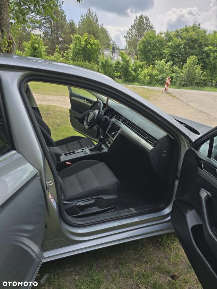 Volkswagen Passat 2.0 TDI SCR Comfortline - 10
