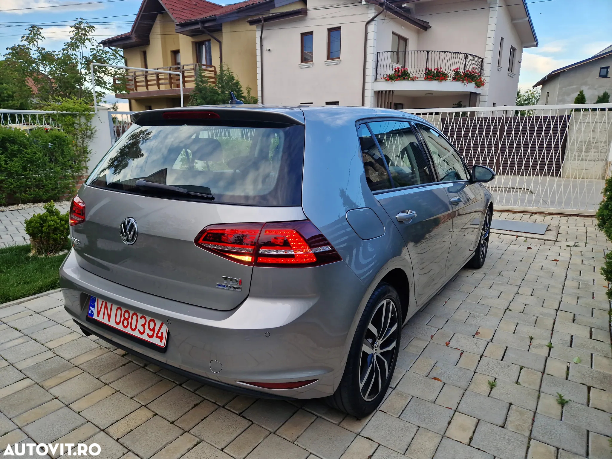 Volkswagen Golf 1.6 TDI DPF BlueMotion Technology Highline - 7