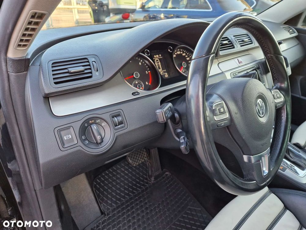 Volkswagen Passat Variant 2.0 TDI Highline DSG - 20