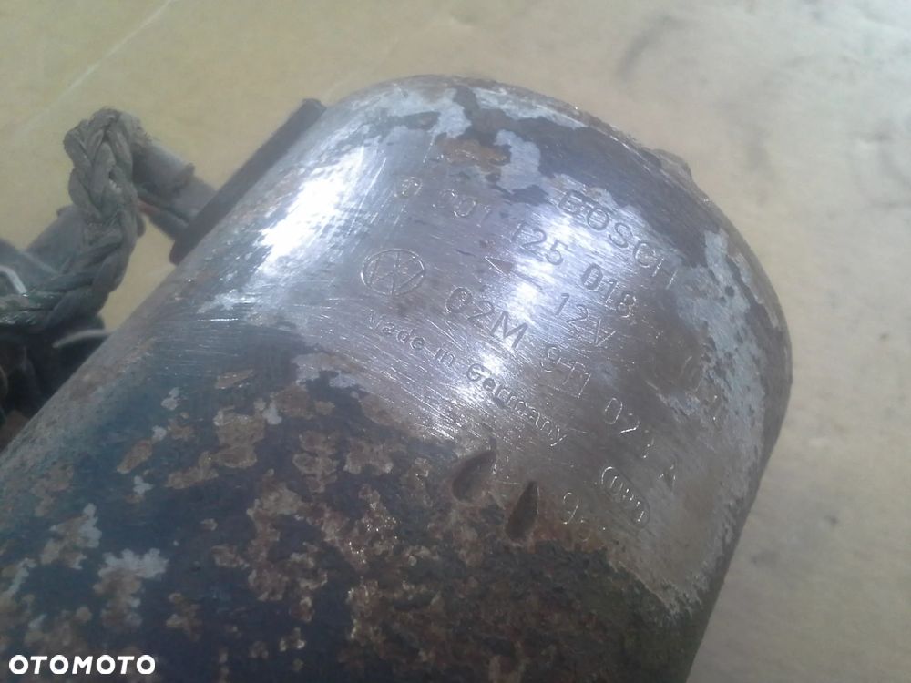 Volkswagen Bora 1.9 TDi rozrusznik Bosch 0001125018 - 4