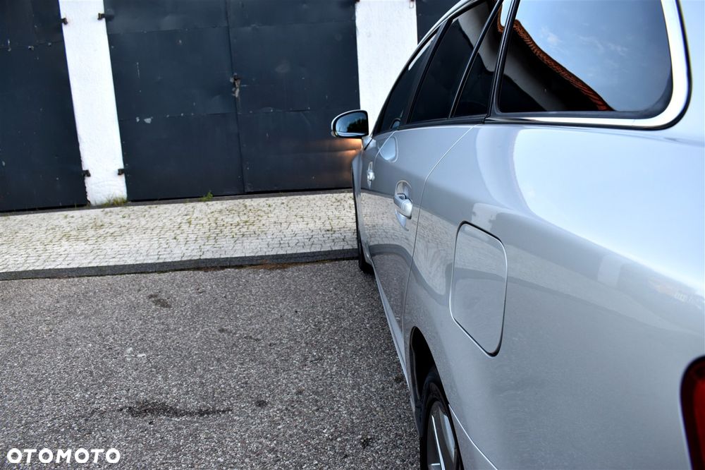 Toyota Avensis 1.8 Sol NAVI - 12