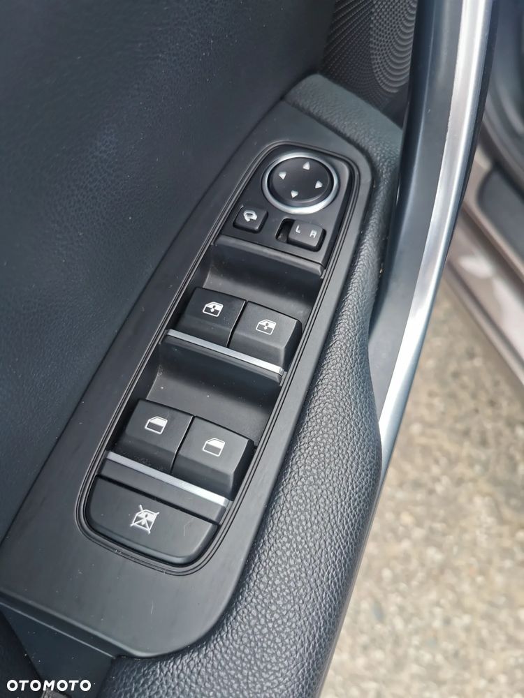 Kia Ceed 1.4 L - 12
