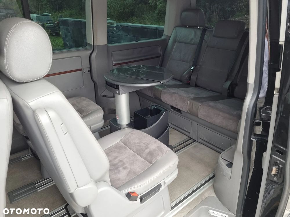 Volkswagen Multivan - 17