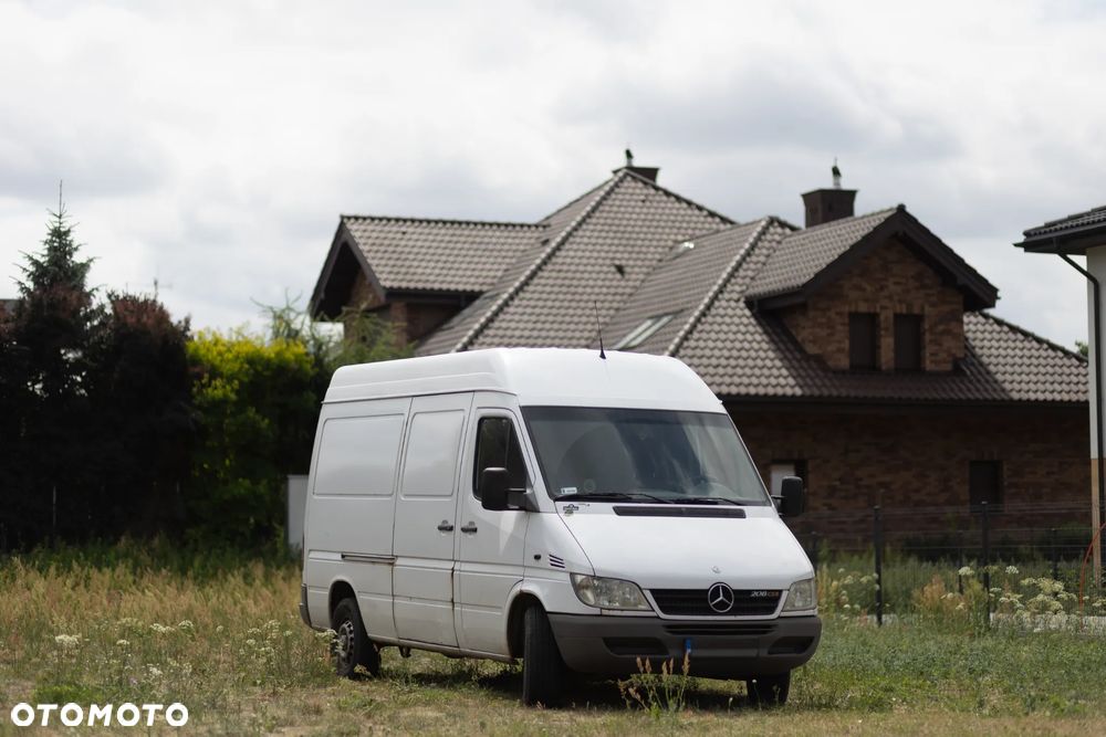 Mercedes-Benz Sprinter - 2